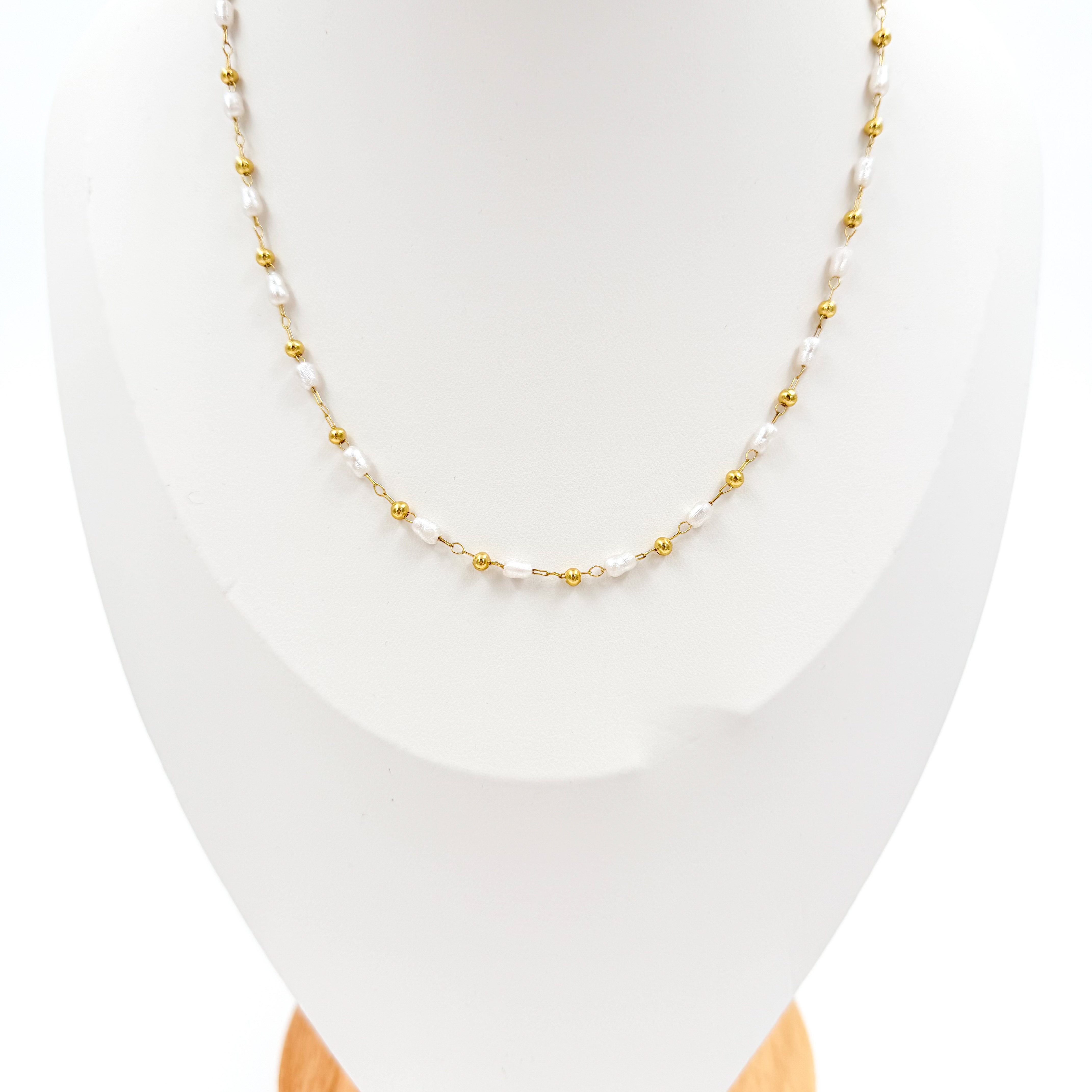 Κολιέ ατσάλινο χρυσό με πέρλες και μπιλίτσες