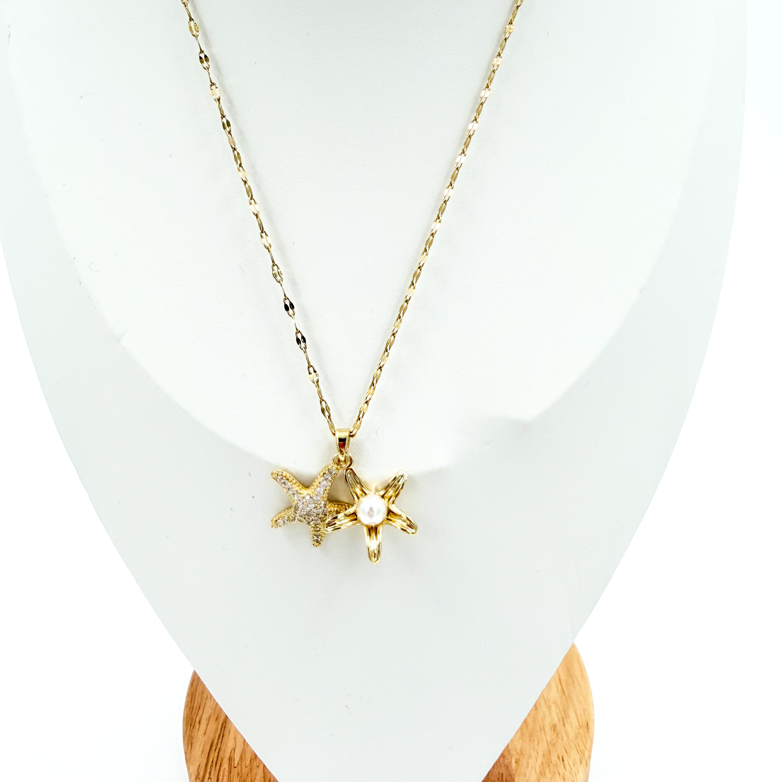 Κολιέ ατσάλινο χρυσό αστερίας με στρας και πέρλα