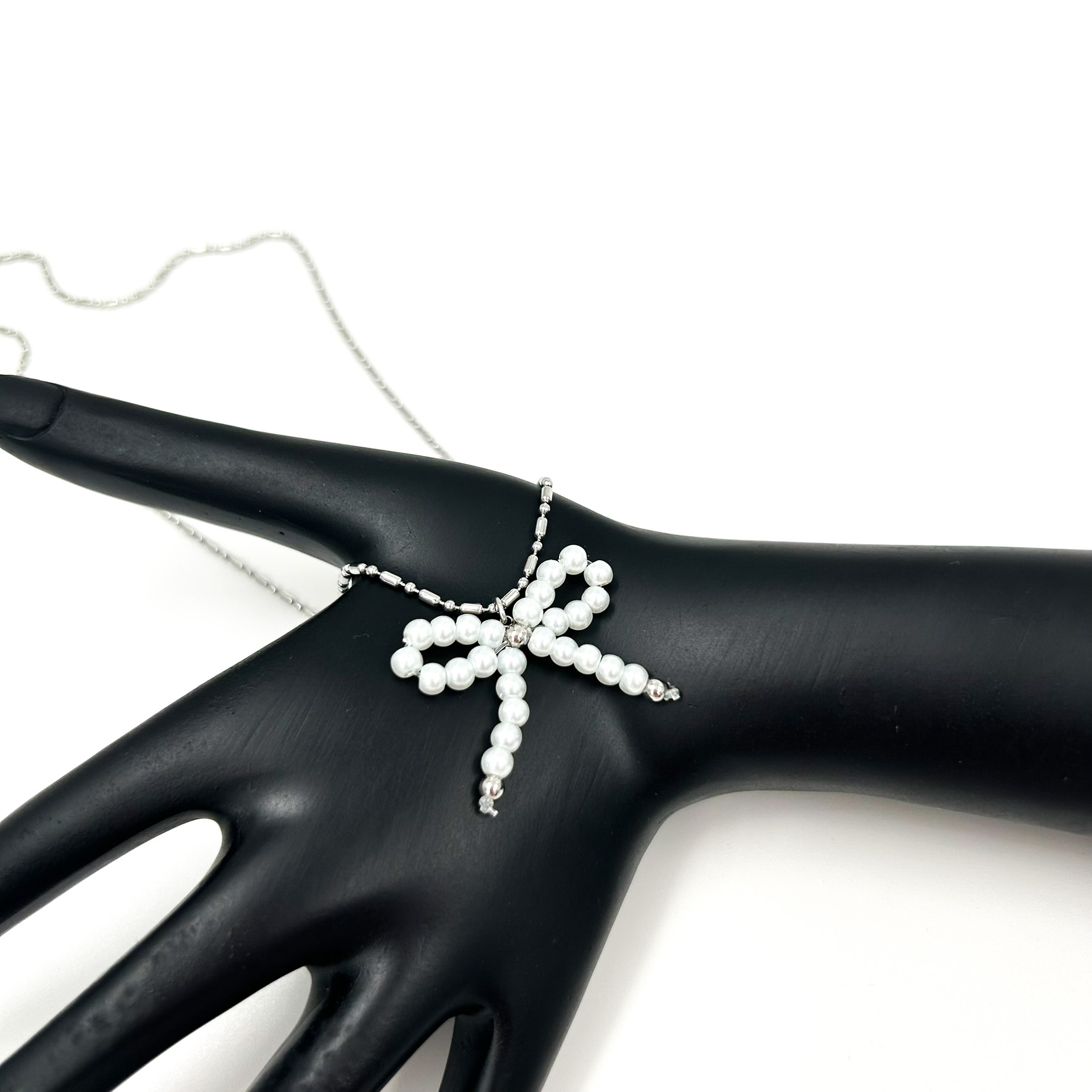 Κολιέ ατσάλινο φιογκάκι με πέρλες ασημί