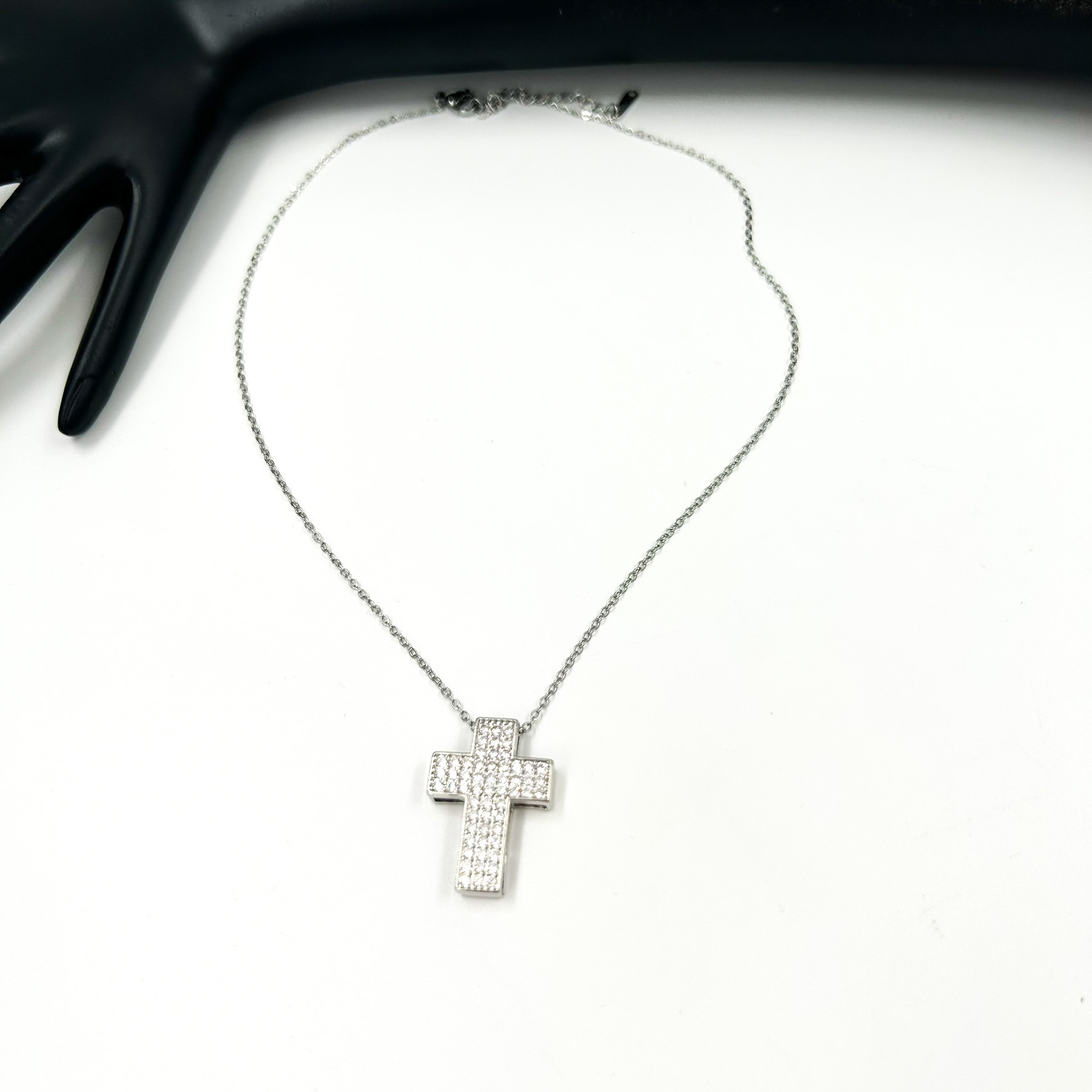 Κολιέ σταυρός με στρας ατσάλινο ασημί