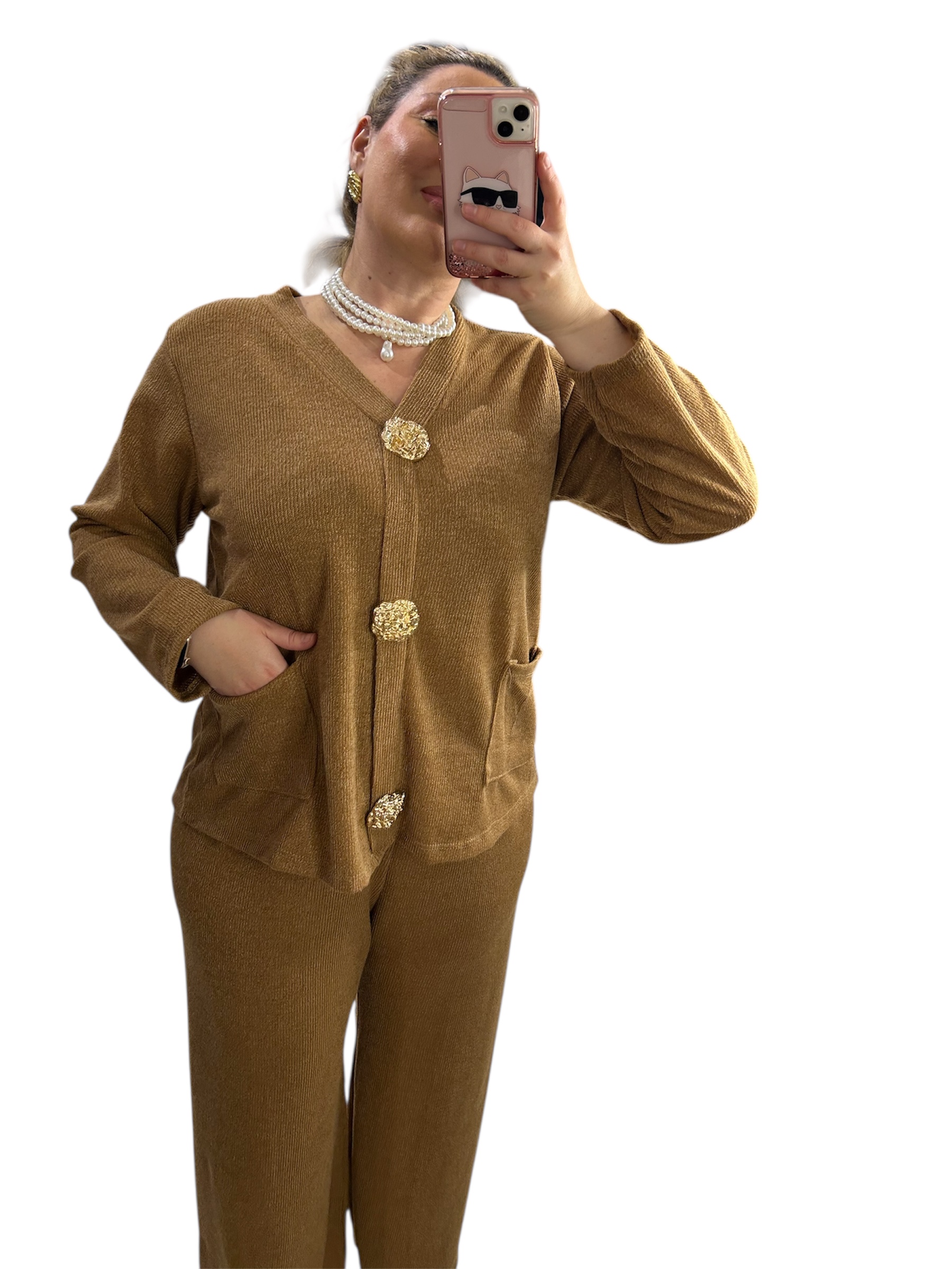 Σετ μπεζ παντελόνι με μπλούζα με χρυσές καρφίτσες