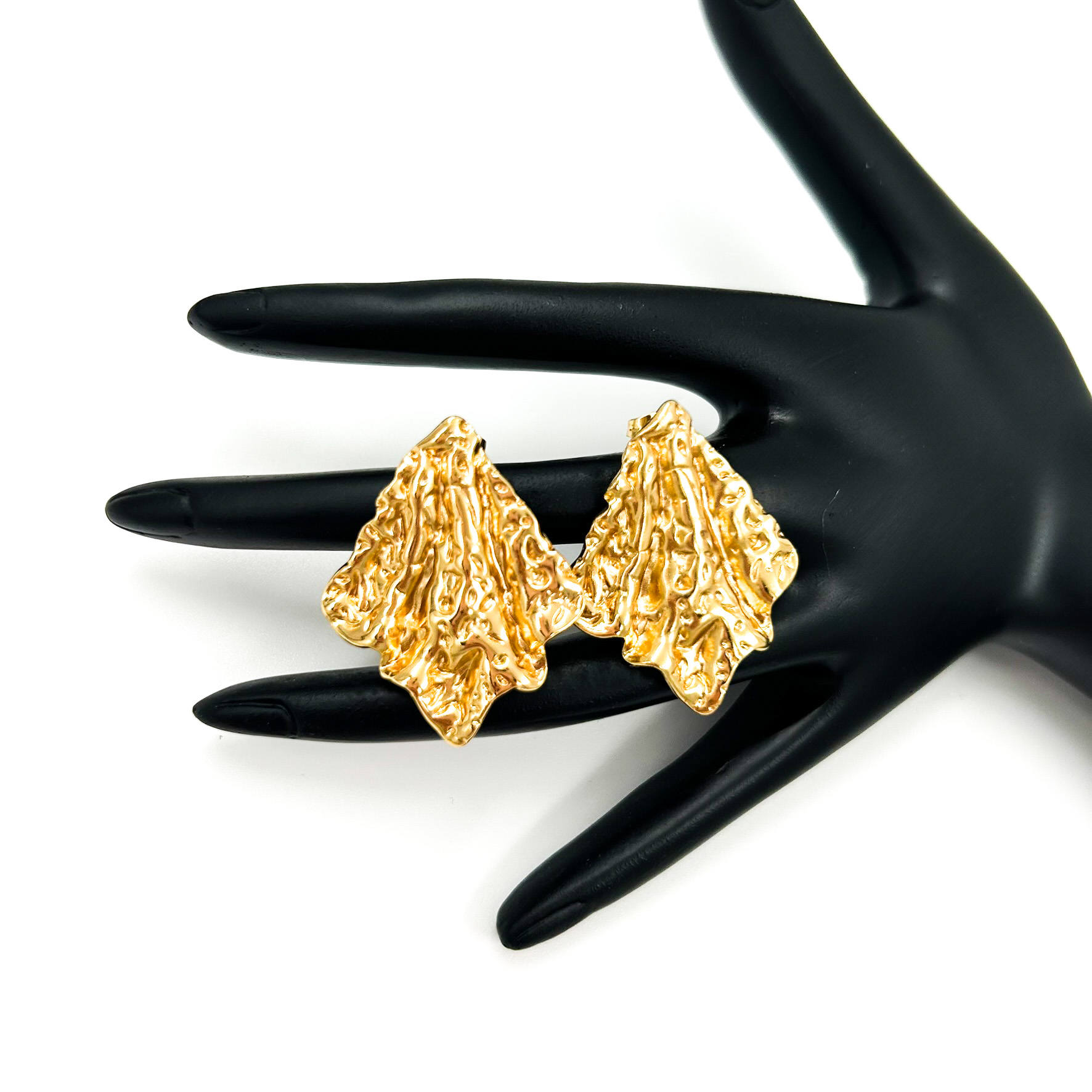 Gold earrings romvos