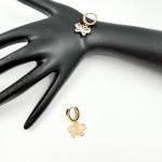 Σκουλαρίκια ατσάλινα κρικάκια χρυσά με πεταλούδα από στρας