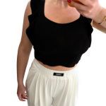 Μπλούζα crop top μαύρη με βολάν