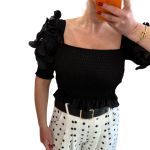 Μπλούζα crop top μαύρη κοντομάνικη με τούλινη λεπτομέρεια