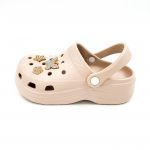Παντόφλες σαμπό τύπου Crocs μπεζ
