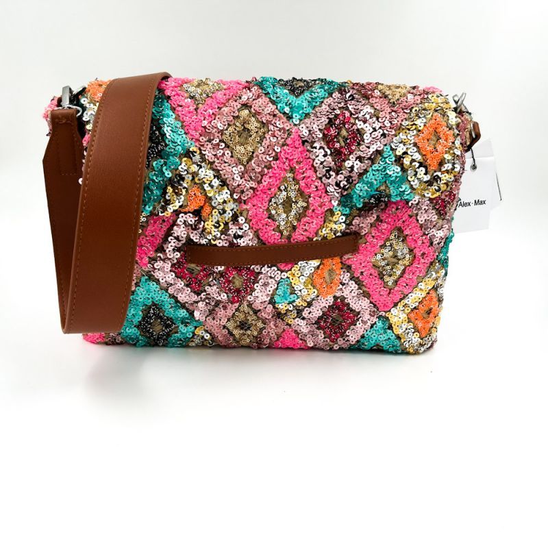 Φωτογραφία από Τσάντα ψάθινη crossbody με πούλιες