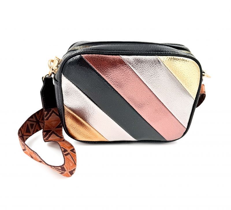 Φωτογραφία από Τσάντα χιαστί μαύρο μεταλλικό