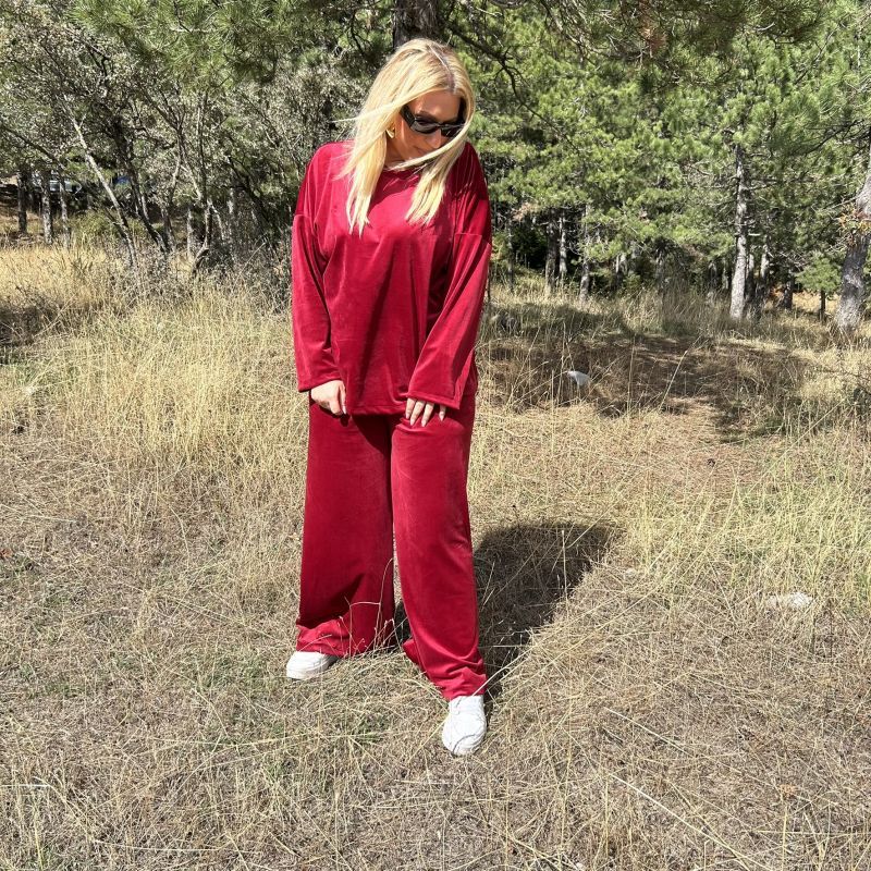 Φωτογραφία από Σετ βελουτέ φόρμα μπορντό