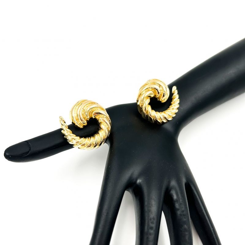 Φωτογραφία από Σκουλαρίκια ατσάλινα χρυσό