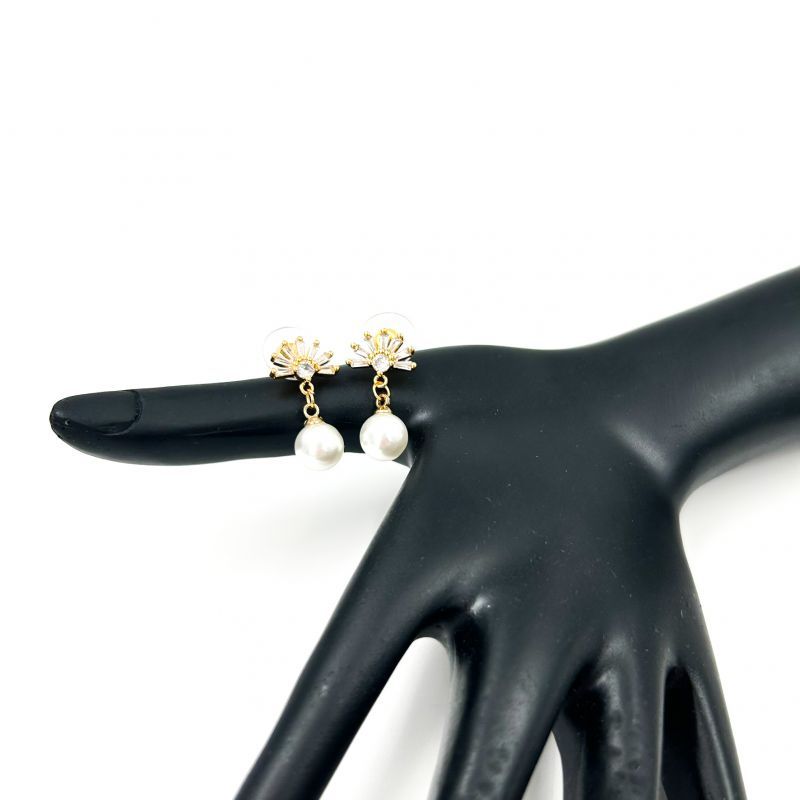 Σκουλαρίκια ατσάλινα με πέρλες Φωτογραφία από Σκουλαρίκια ατσάλινα με πέρλες