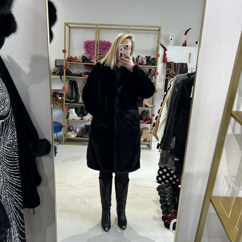 Φωτογραφία από Γούνα  με τσέπες μαύρη
