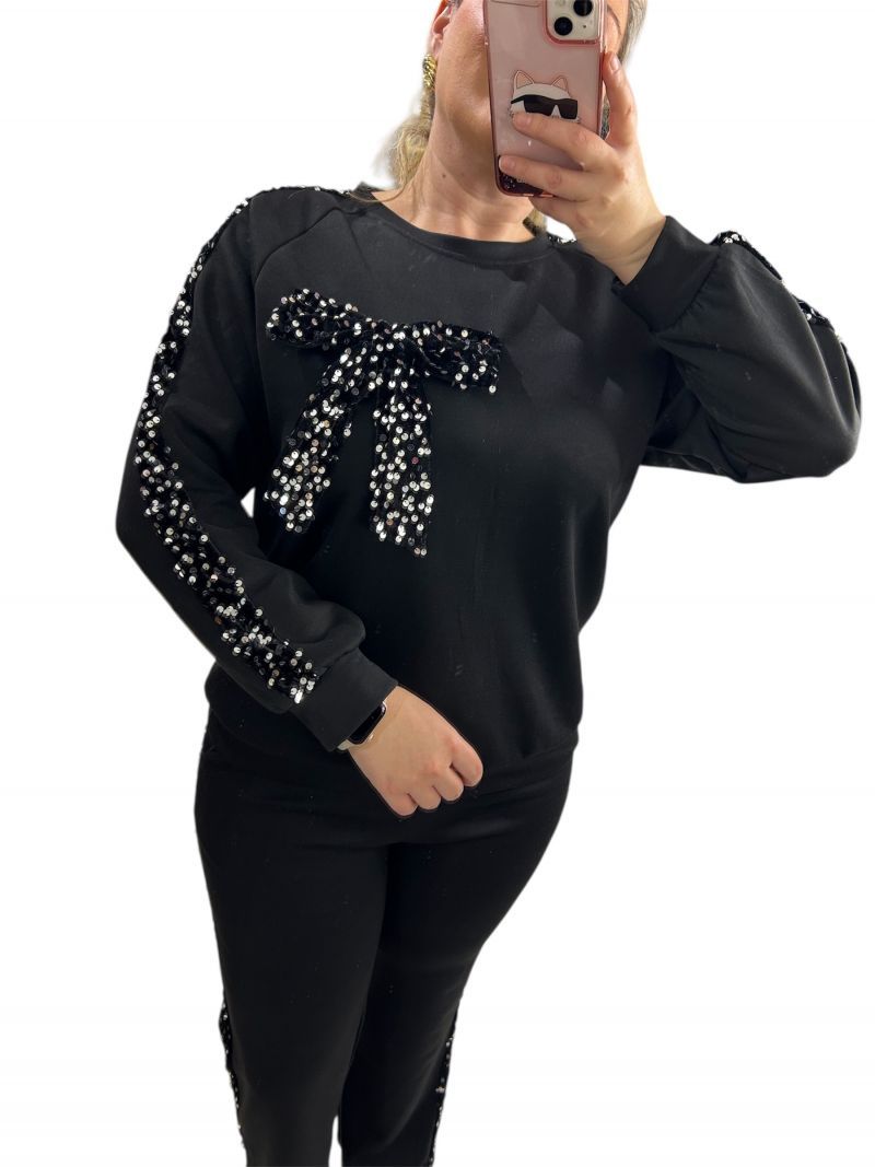 Φωτογραφία από Σετ παντελόνι με μπλούζα μαύρο με βελούδινο φιόγκο και πούλιες
