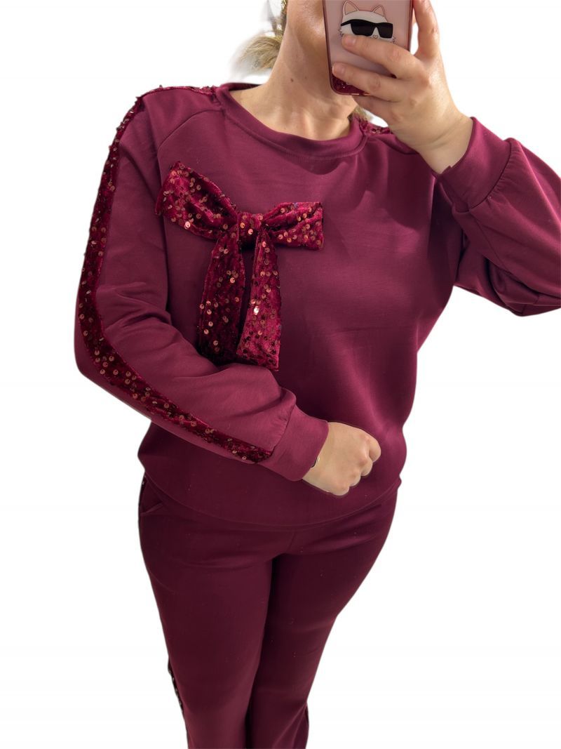 Φωτογραφία από Σετ παντελόνι με μπλούζα μπορντό με βελούδινο φιόγκο και πούλιες