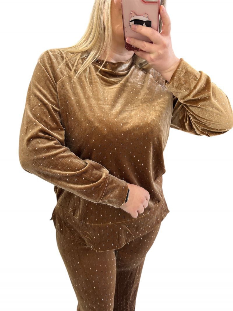 Φωτογραφία από Σετ βελουτέ με στρας μπεζ