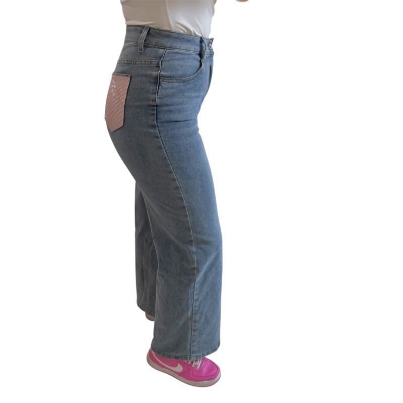 Φωτογραφία από Τζιν μπλε ψηλόμεσο με στρας ροζ στην τσέπη