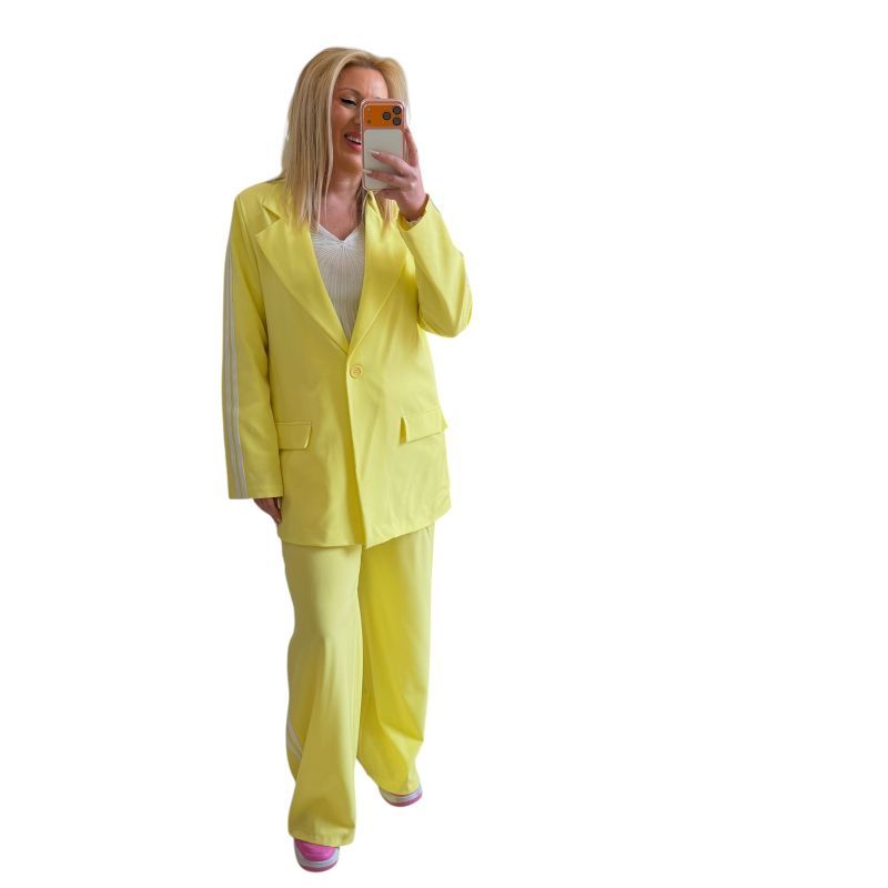 Φωτογραφία από Σετ κοστούμι κίτρινο με ρίγα