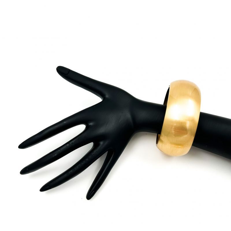 Φωτογραφία από Gold bracellet