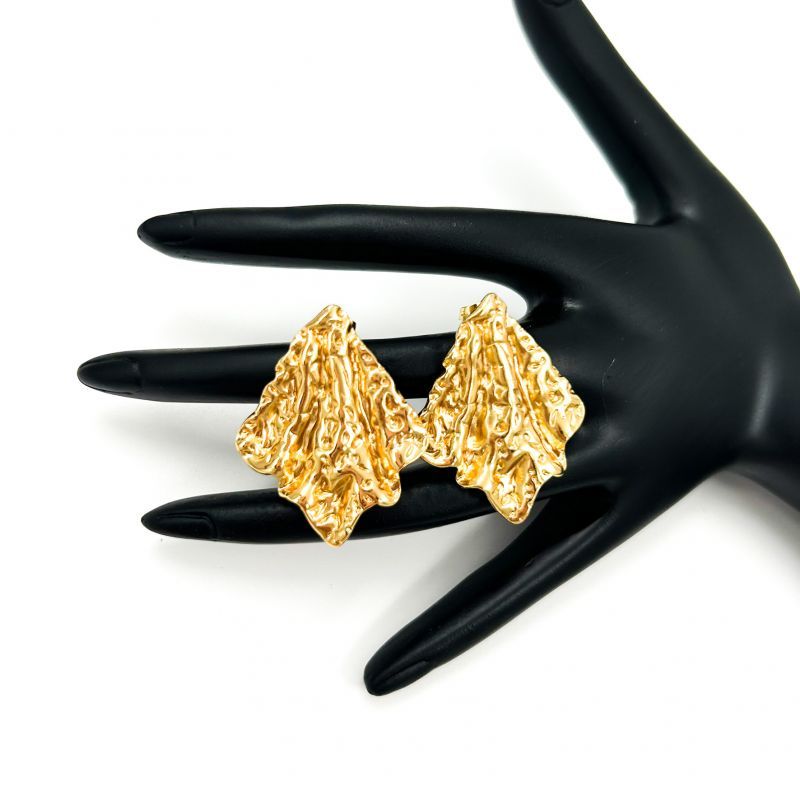 Φωτογραφία από Gold earrings romvos