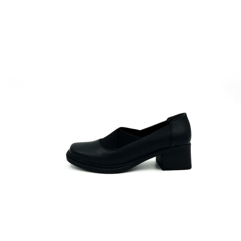 Φωτογραφία από Loafers μαύρα με τακούνι και λάστιχο στο κουτεπιέ