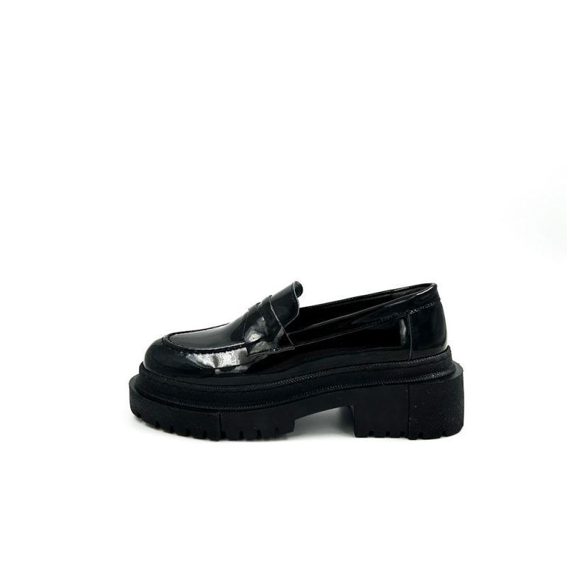 Φωτογραφία από Loafers λουστρίνι μαύρα