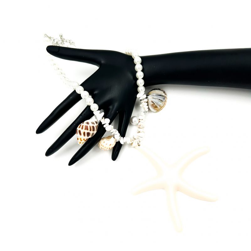 Φωτογραφία από White shell necklace